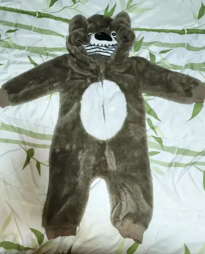 Mameluco (pijama) para bebé con capucha - miniatura 2
