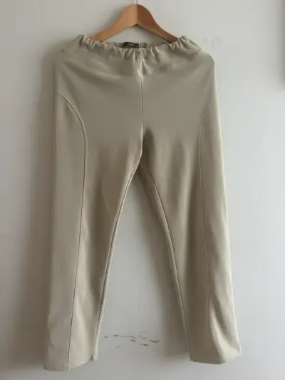 Pantalones beige elásticos para mujer - miniatura 2