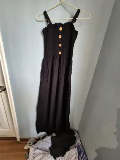 Vestido largo negro con botones decorativos - miniatura 2