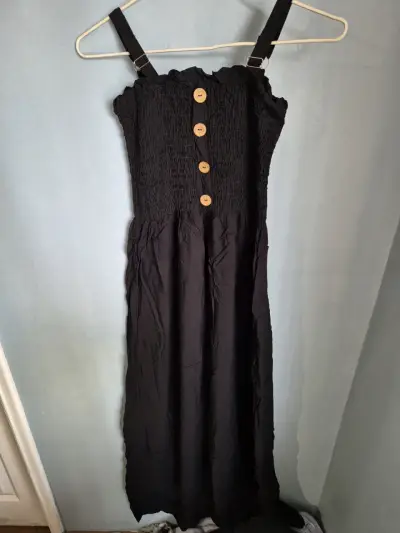 Vestido largo negro con botones decorativos - miniatura 4
