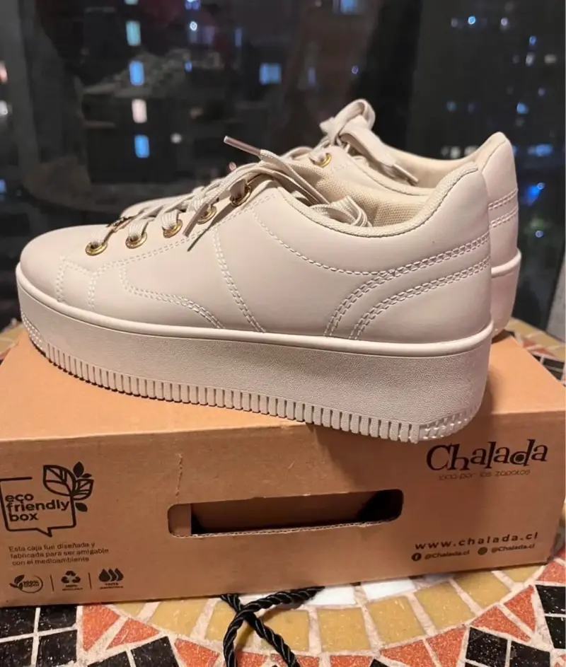 Zapatillas estilo urbana beige en caja - 4
