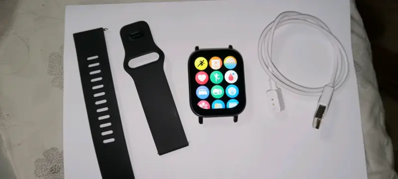 Smartwatch negro con correa y cargador - 1