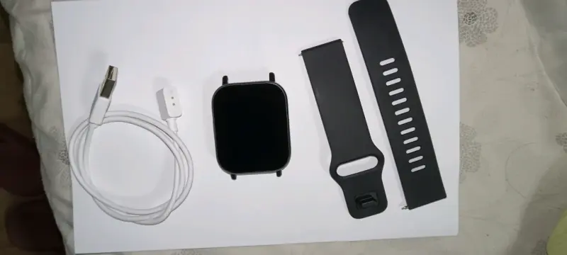 Smartwatch negro con correa y cargador - 4