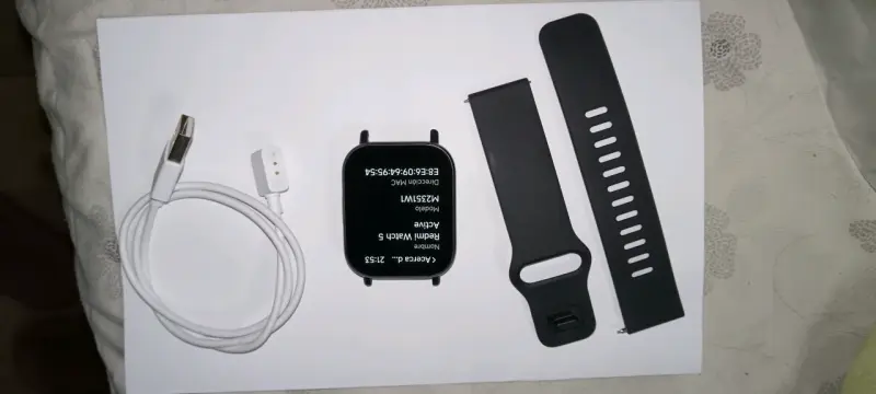Smartwatch negro con correa y cargador - 5