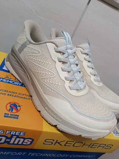 Zapatillas Skechers beige con plantilla Memory Fo - miniatura 1