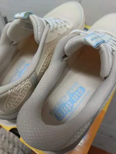 Zapatillas Skechers beige con plantilla Memory Fo - miniatura 6