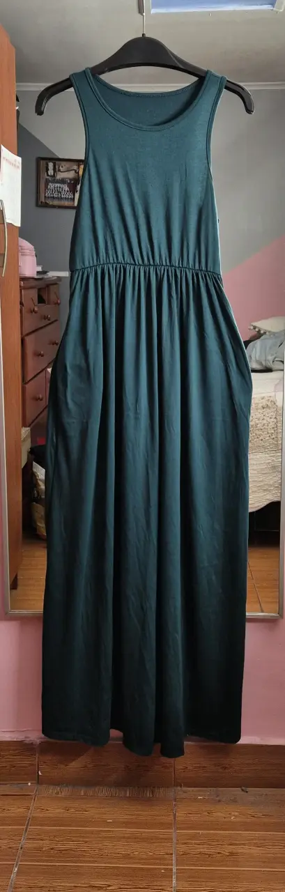 Vestido largo verde sin mangas