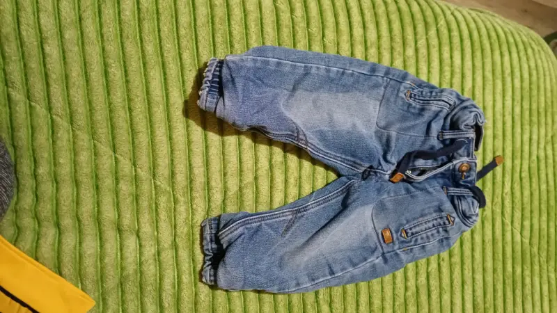 Jeans de bebé azul con elástico