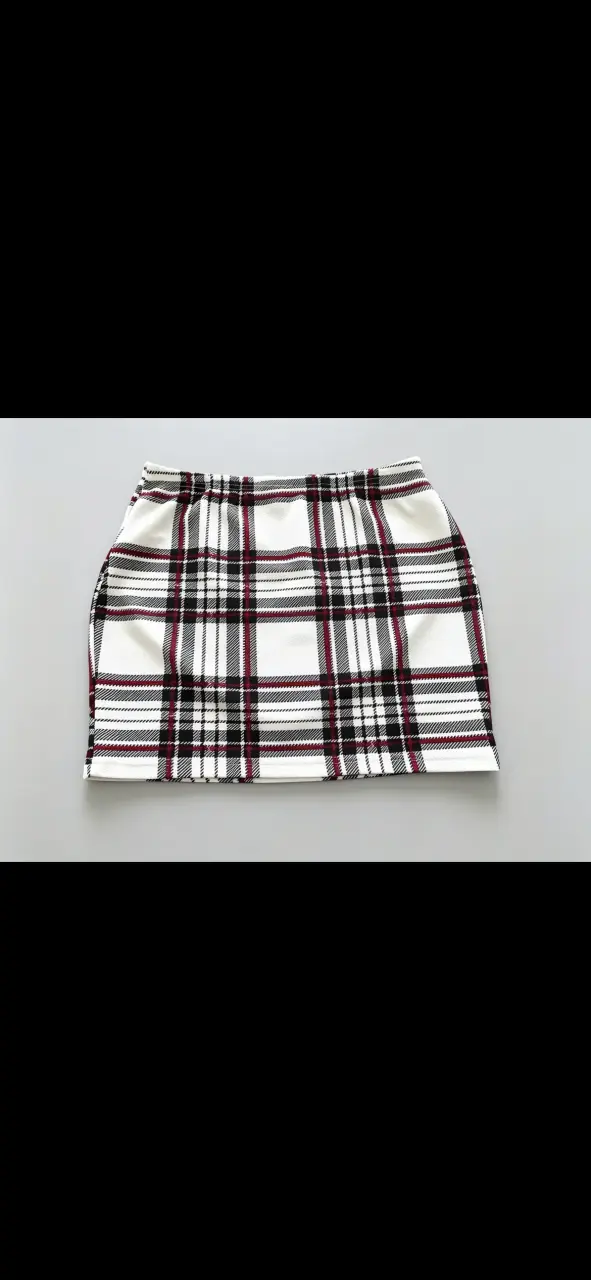 Falda corta a cuadros estilo escocés - 1