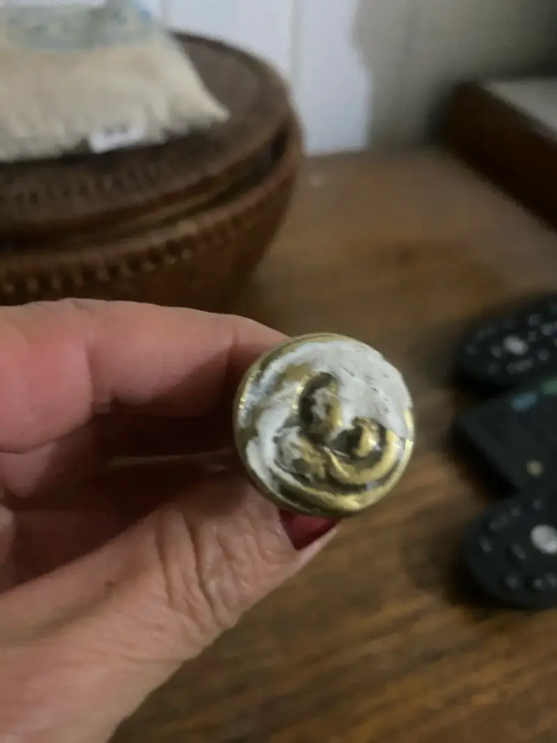 Antiguo tirador de bronce para mueble - 2
