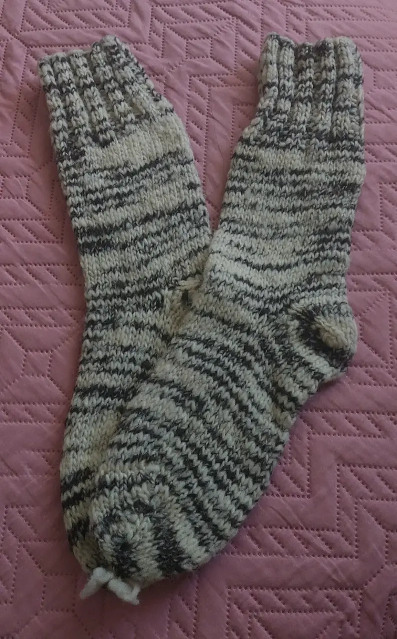 Calcetines de lana tejidos a mano - 2