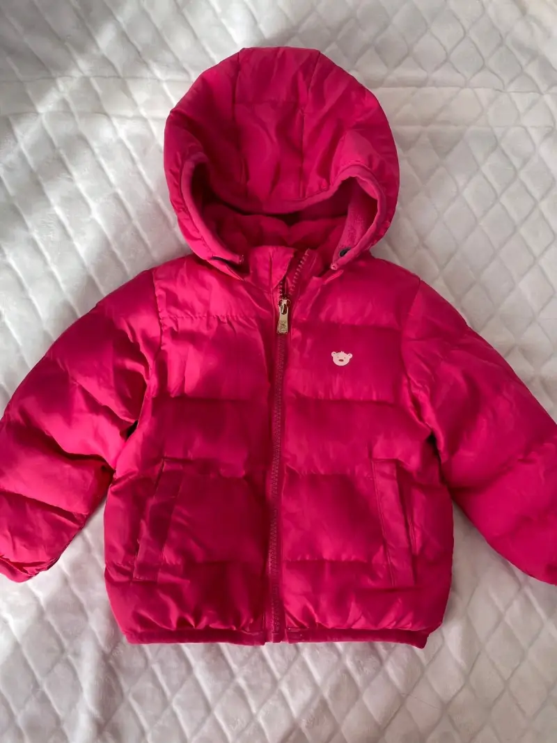 Chaqueta infantil acolchada rosa con capucha - 1