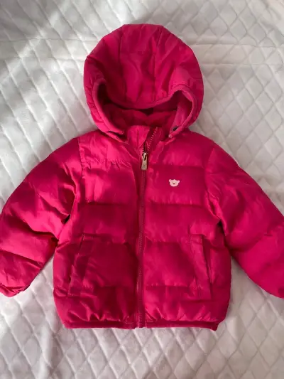 Chaqueta infantil acolchada rosa con capucha - miniatura 1
