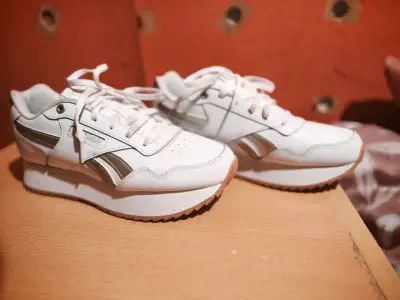 Zapatillas deportivas blancas Reebok con plataforma - miniatura 2