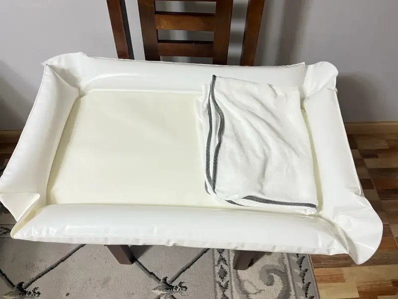 Mudador de bebé impermeable con toalla - 1