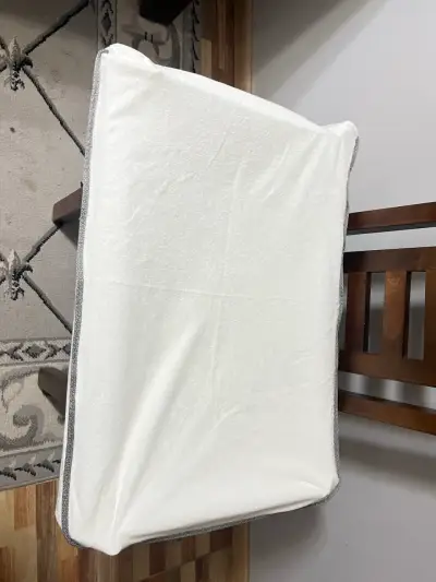 Mudador de bebé impermeable con toalla - miniatura 2