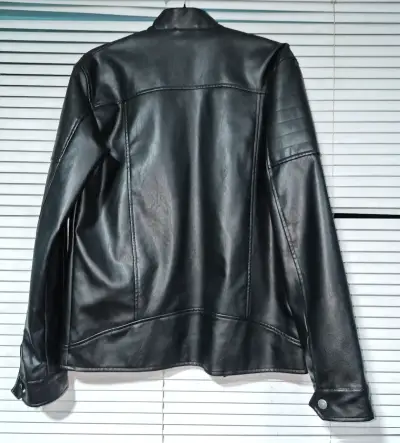 Chaqueta negra para hombre - miniatura 2