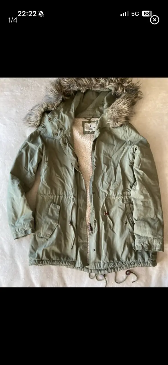 Parka verde con capucha de piel sintética - 1