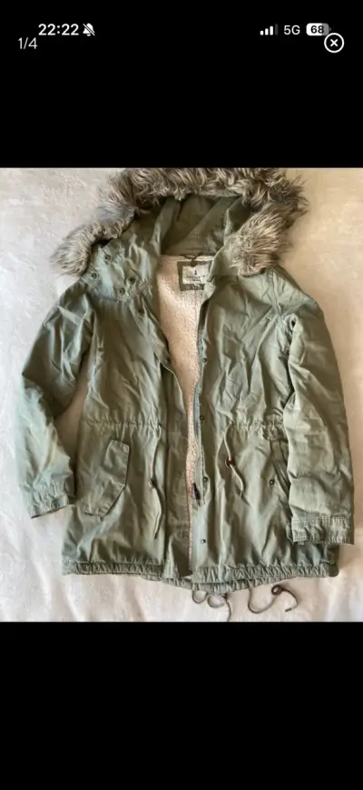 Parka verde con capucha de piel sintética - miniatura 1