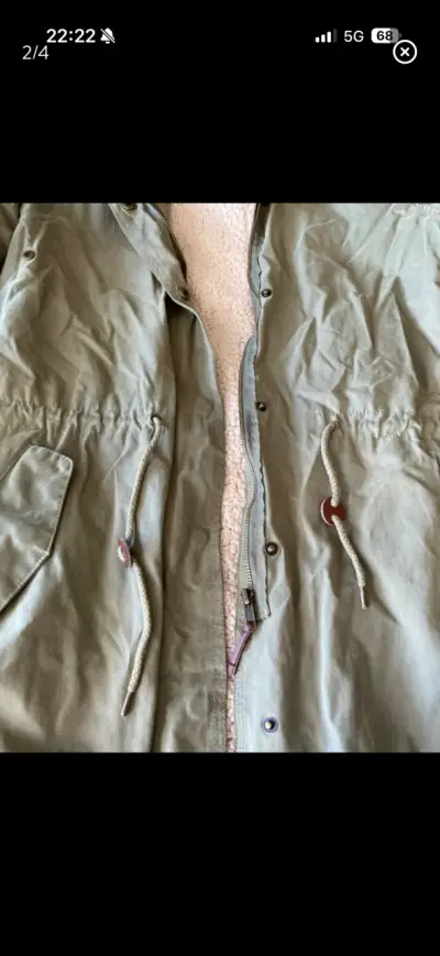 Parka verde con capucha de piel sintética - miniatura 2
