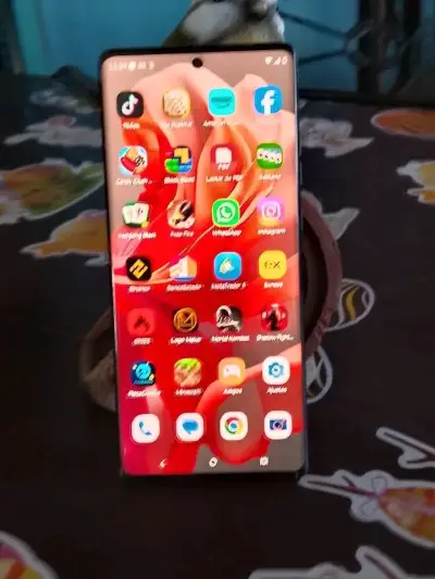 Smartphone Android con pantalla grande - miniatura 1