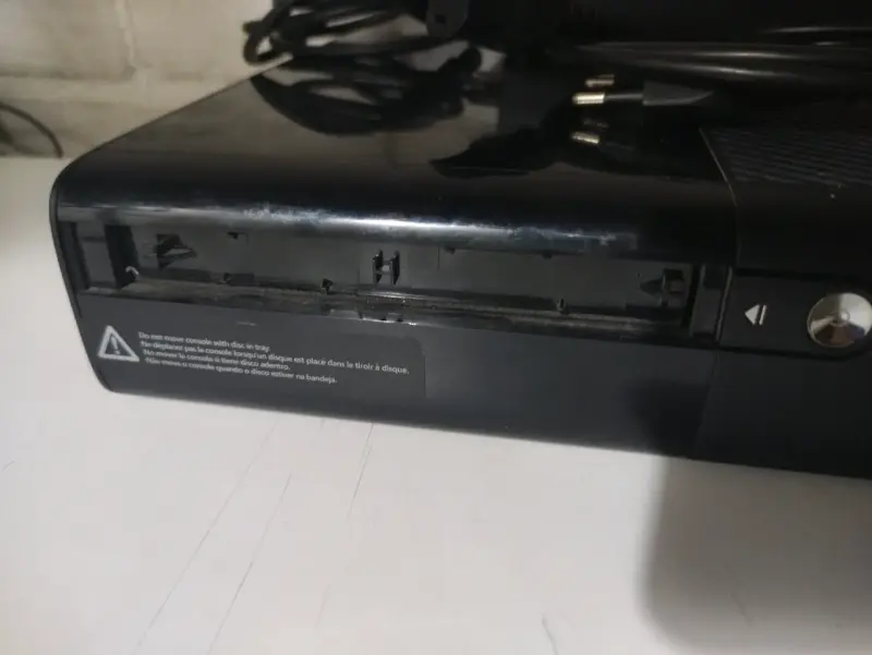 Xbox 360 con control y juegos - 4