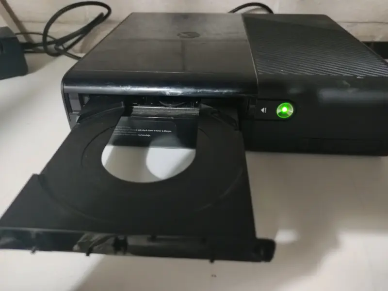 Xbox 360 con control y juegos - 5