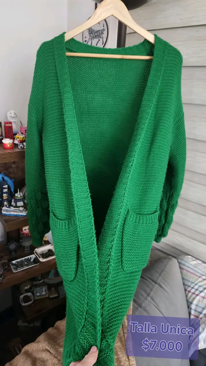 Cardigan verde de punto con bolsillos - 1