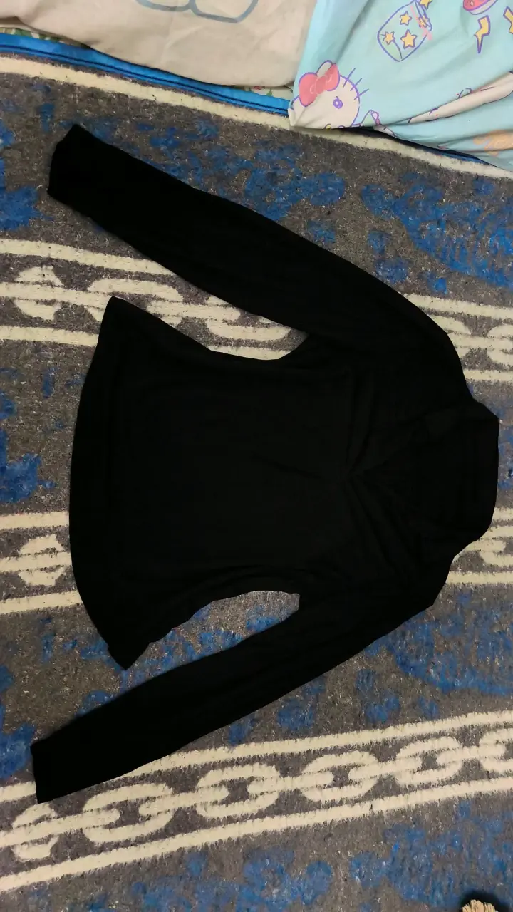 Polera negra de manga larga L/XL