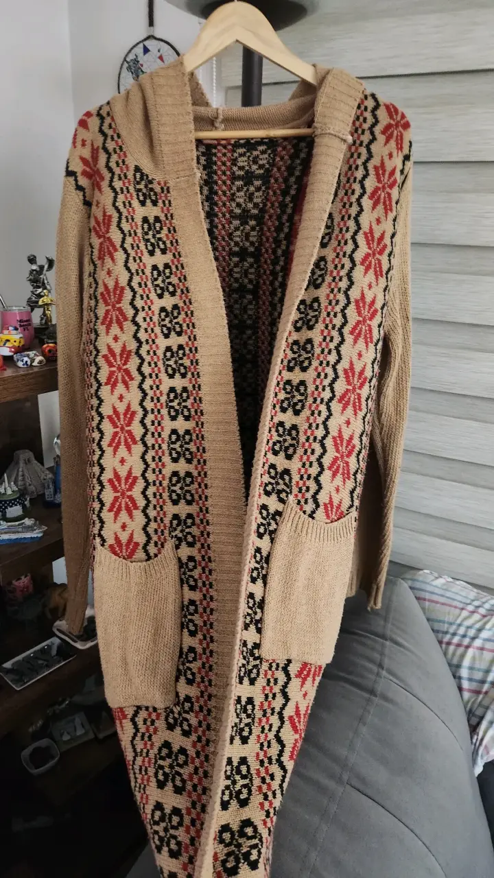 Cardigan largo tejido con diseño étnico