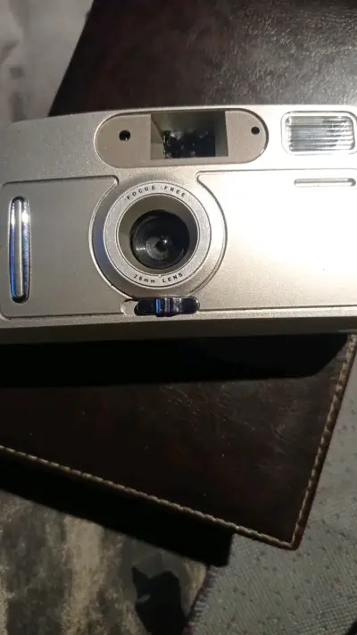 Cámara analógica compacta con lente de 28mm - miniatura 1