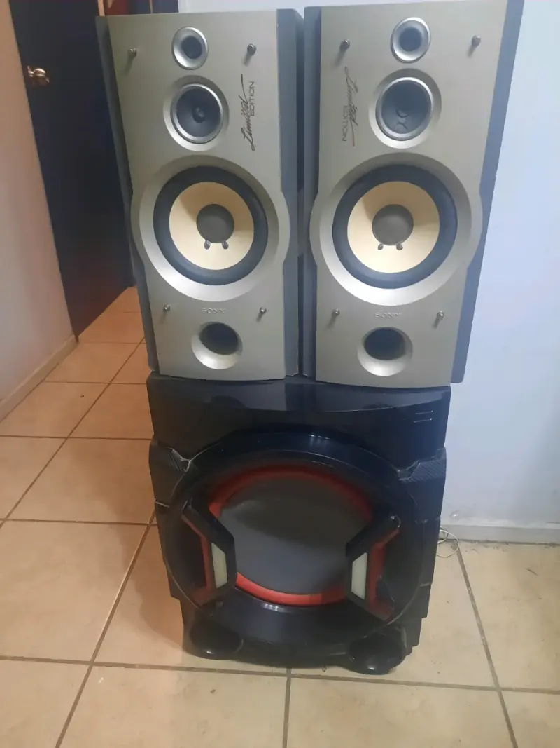 Parlantes Sony edición limitada con subwoofer - 1