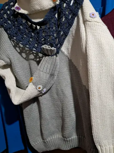 Suéter tejido con diseño floral - miniatura 6