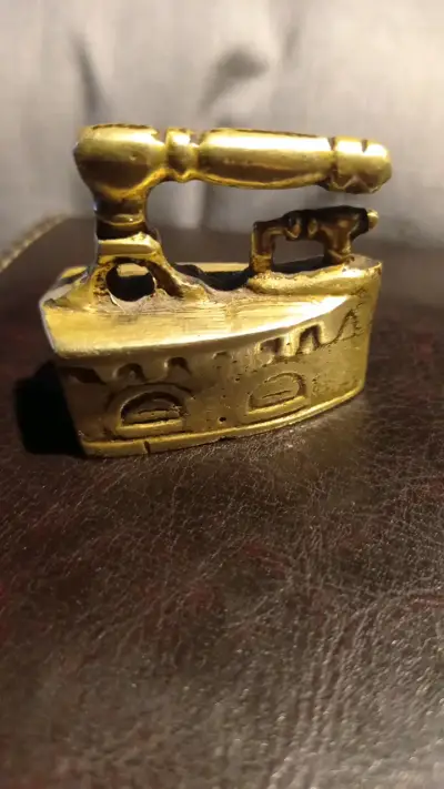 Plancha antigua de bronce decorativa - miniatura 1