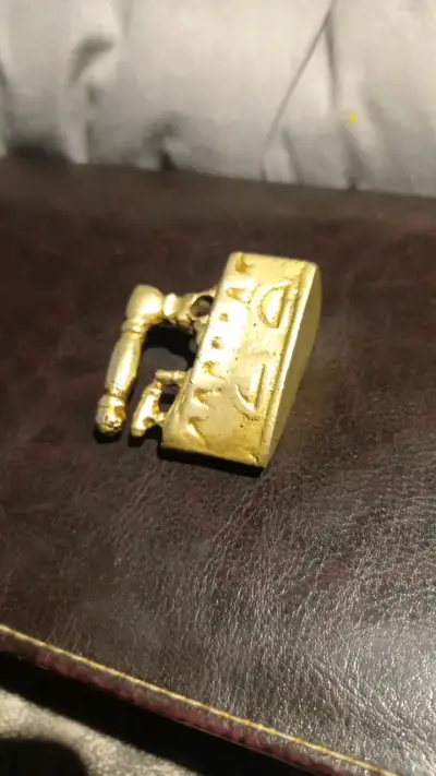 Plancha antigua de bronce decorativa - miniatura 2