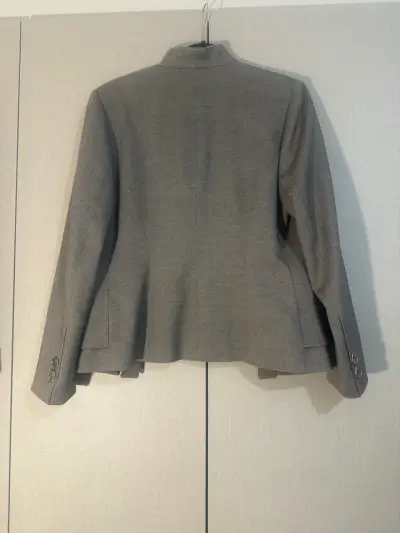 Chaqueta gris elegante para mujer - miniatura 2