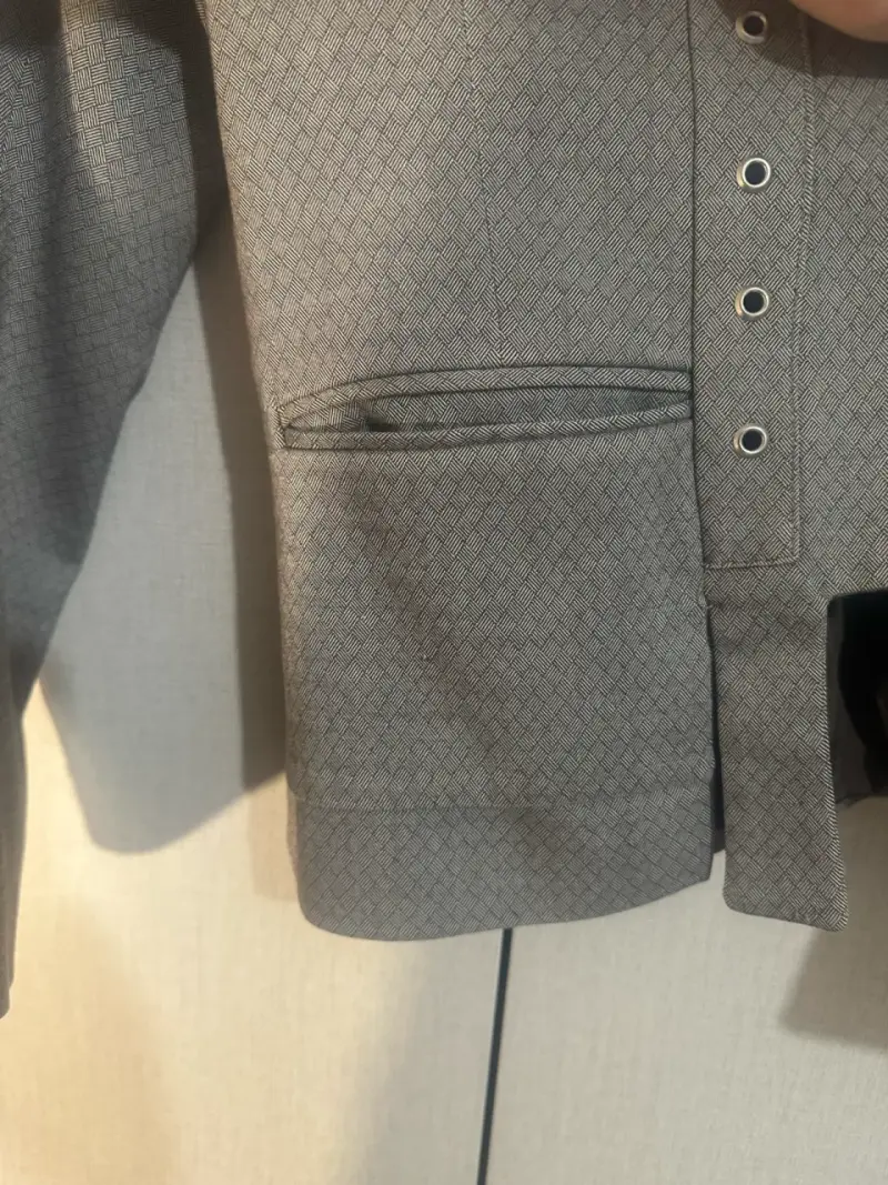 Chaqueta gris elegante para mujer - 4