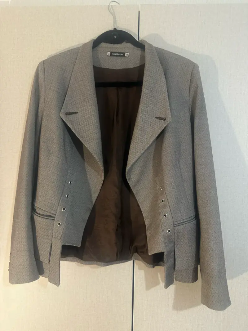 Chaqueta gris elegante para mujer - 5