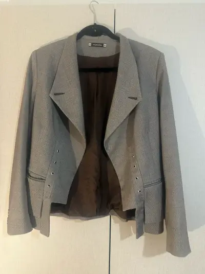 Chaqueta gris elegante para mujer - miniatura 5