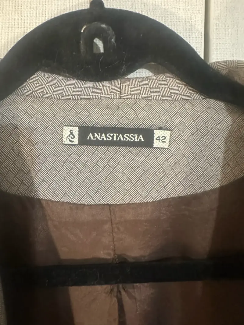 Chaqueta gris elegante para mujer - 6