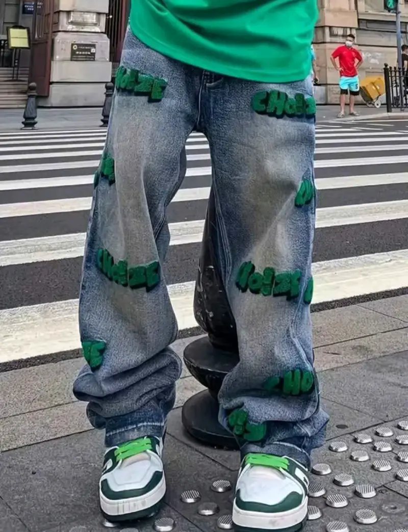 Jeans urbanos con estampado verde - 1