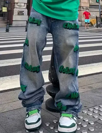 Jeans urbanos con estampado verde - miniatura 1