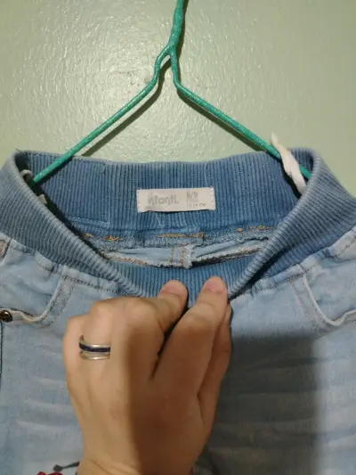 Pantalones de mezclilla infantil azul claro - miniatura 2