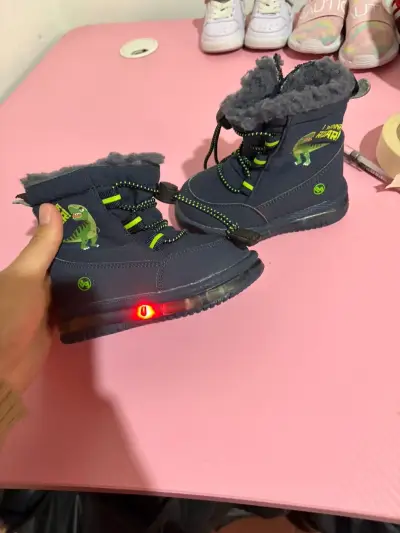 Botas infantiles con luces bublegummers - miniatura 1