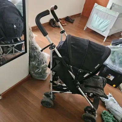 Coche de paseo plegable negro para bebé - miniatura 3