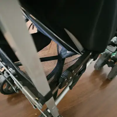 Coche de paseo plegable negro para bebé - miniatura 4