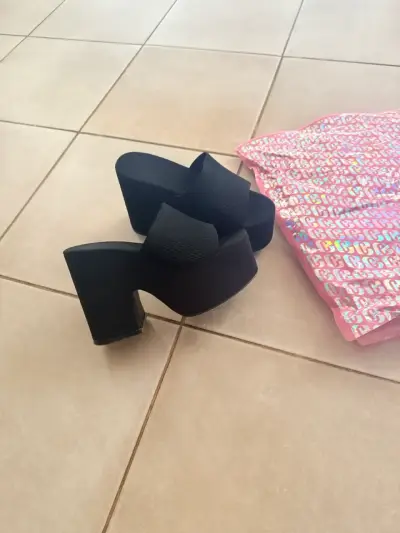 Sandalias negras de plataforma alta - miniatura 1