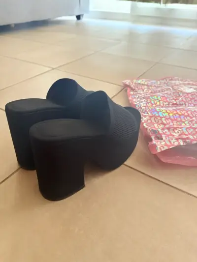 Sandalias negras de plataforma alta - miniatura 4