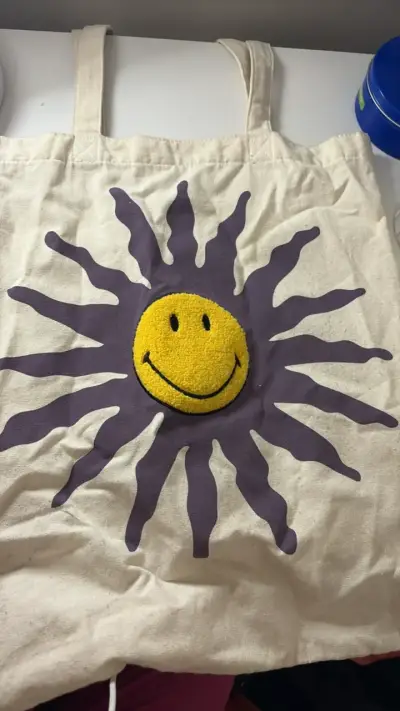 Bolso tote de lona con diseño de sol sonriente - miniatura 1