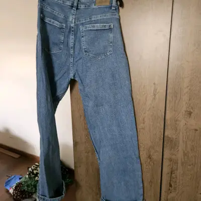 Jeans de mezclilla azul para mujer - miniatura 3
